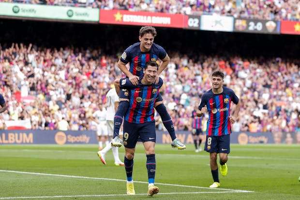 Robert Lewandowski celebrates during Barcelona's LaLiga match against Elche on September 17, 2022 (by David S. Bustamante/Soccrates/Getty Images)