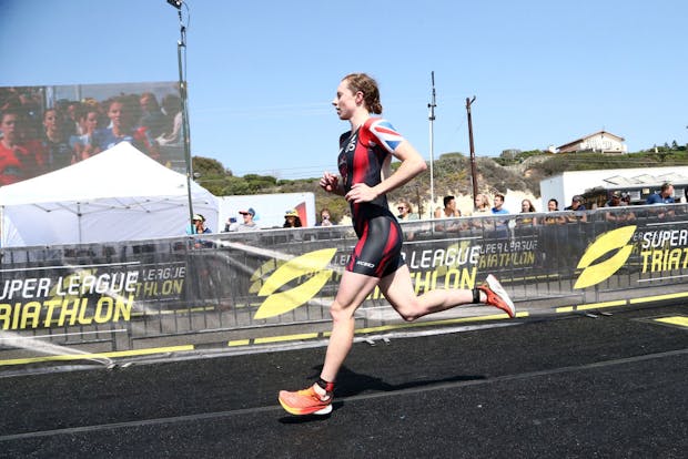 Georgia Taylor-Brown racing at the Super League Malibu Triathlon (Photo by Tommaso Boddi/Getty Images for 2XU Malibu Triathlon)