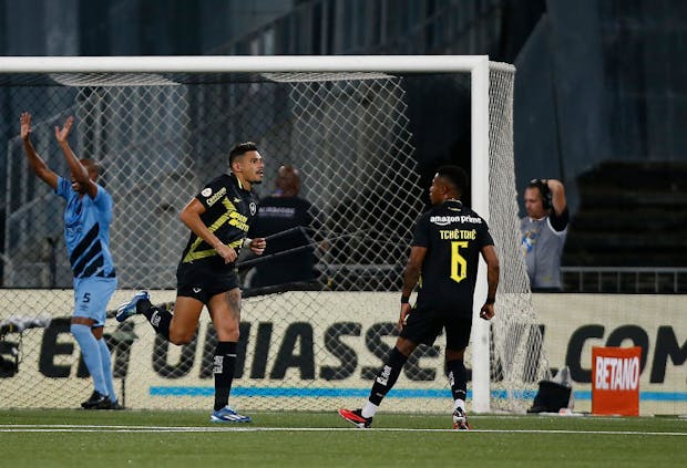 Tiquinho Soares of Botafogo celebrates after scoring during the Brasileirao match against Athletico Paranaense on October 21, 2023 (Wagner Meier/Getty Images)