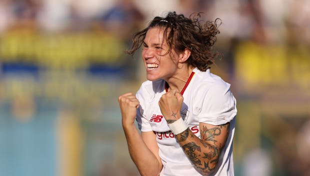 MILAN, ITALY - OCTOBER 29: Elena Linari of AS Roma celebrates following the final whistle of the Women's Serie A match between FC Internazionale and AS Roma at Stadio Ernesto Breda on October 29, 2022 in Milan, Italy. (Photo by